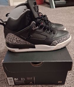 Jordan Spizike size 5.5Y