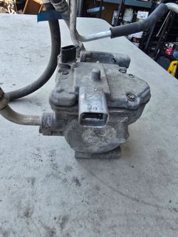 2010-15 Toyota Prius AC Compressor with lines