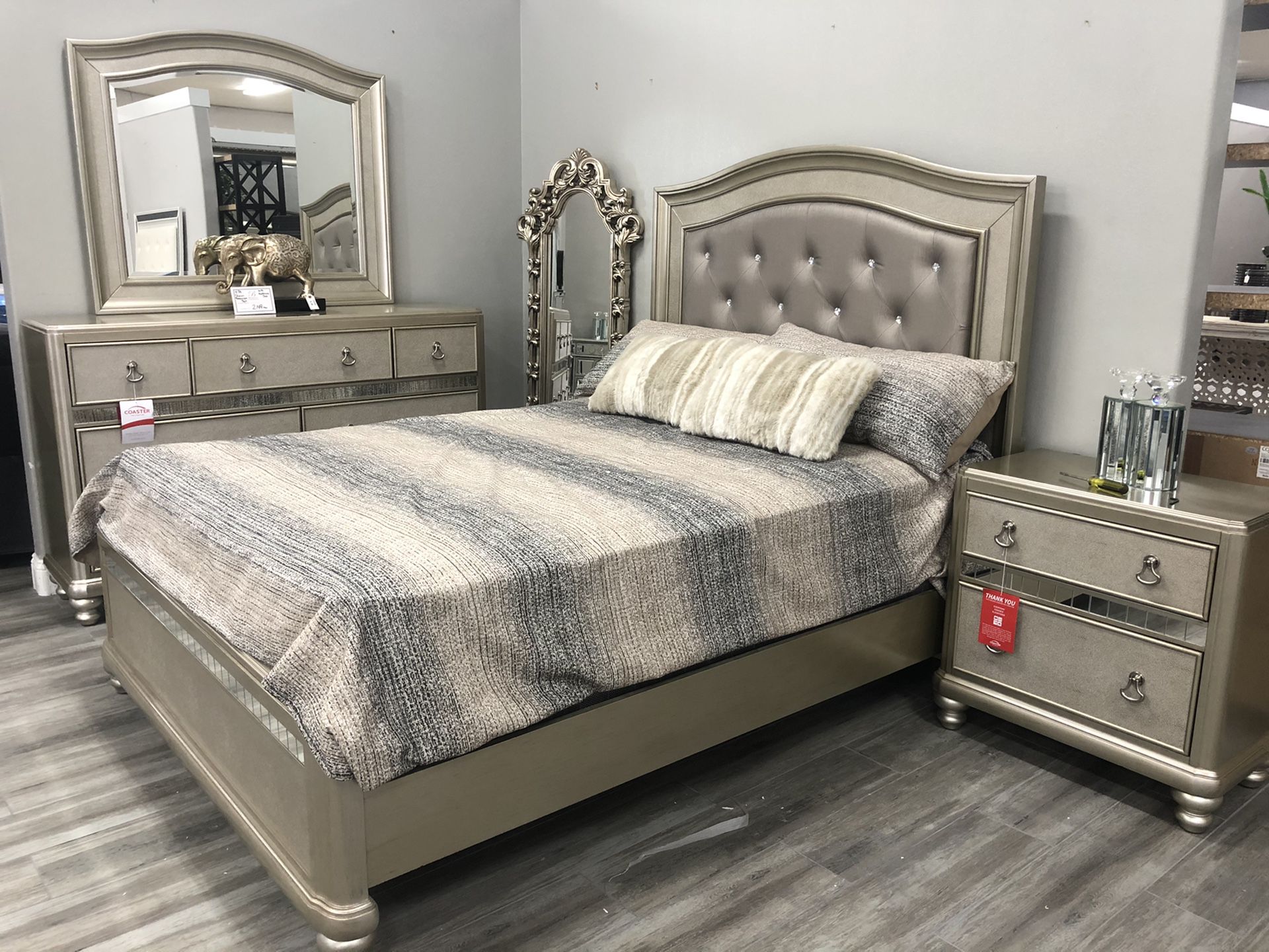 Queen 4pc set with mattress