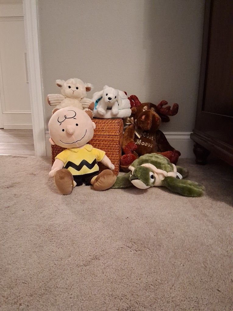 5 Stuffed Animals Like New