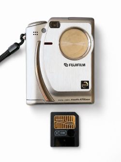 Fujifilm FinePix 4700 Zoom Vintage Digital Camera