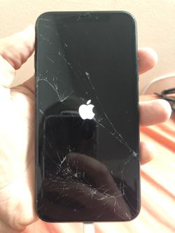 iPhone X 256g *Cracked Glass*