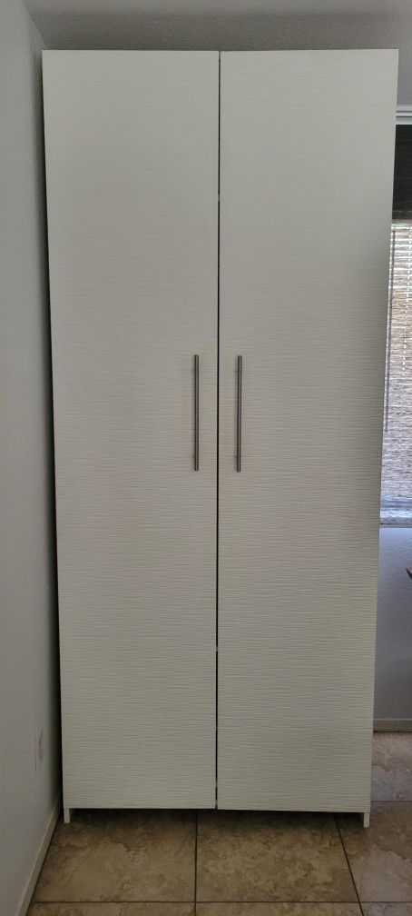 Wardrobe / 2 Door Closet