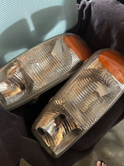 2004 GMC Yukon Replacement Light 4 Piece