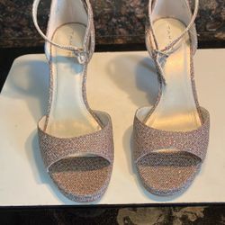 Tahari 8.5 M Glitter Pumps With Ankle Straps NEW