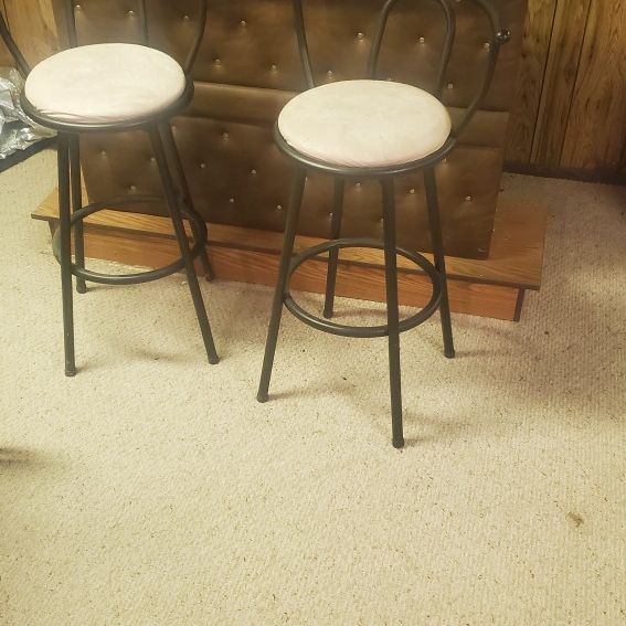 Bar w 2 stools