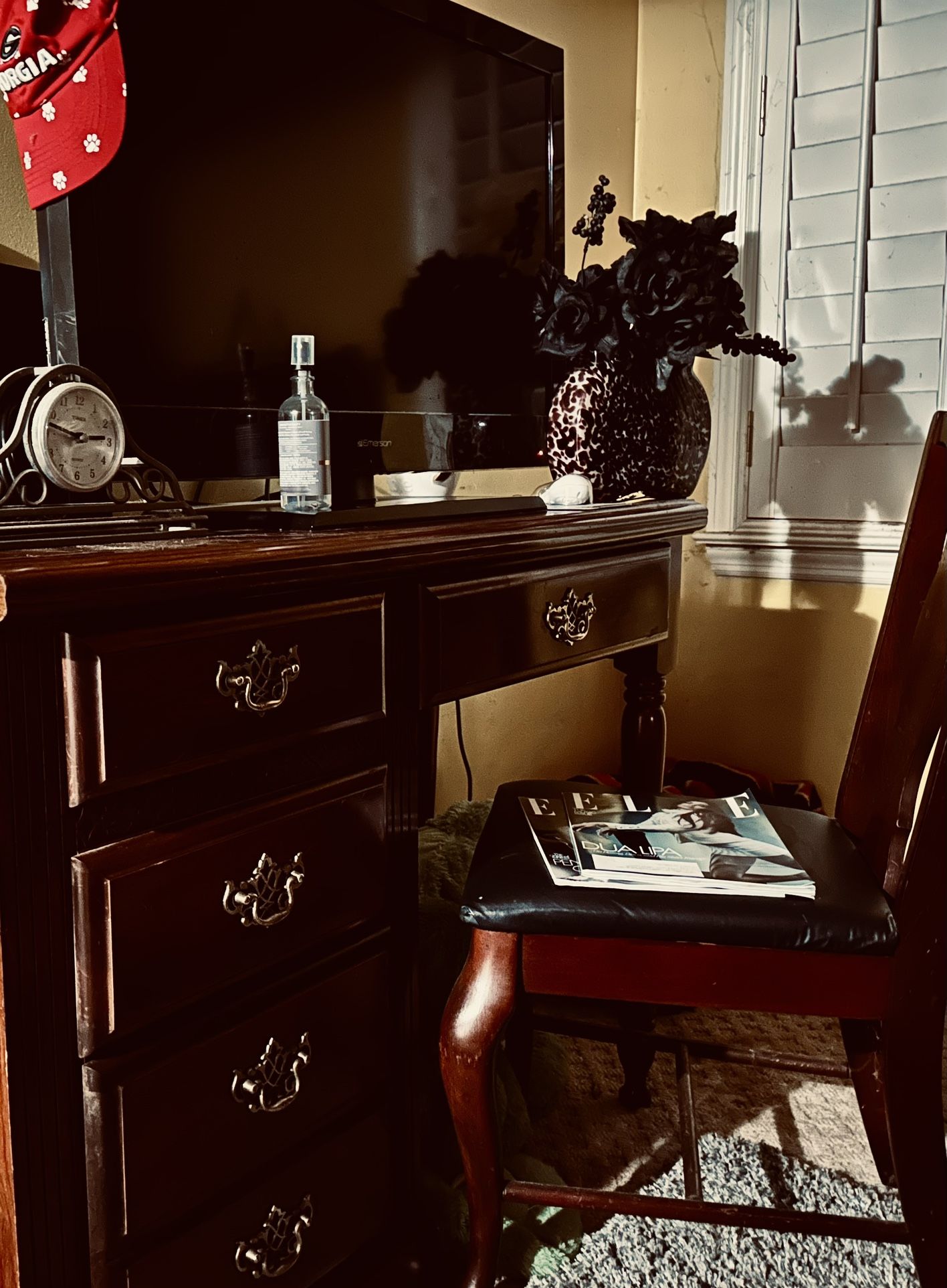 SOLID WOOD VINTAGE CHERRY WOOD BEDROOM MAKEUP VANITY / DESK AND CHAIR  $100 for desk and chair.  $200 for desk chair and cherry sleigh bed $300 for de