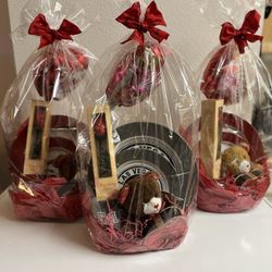   Valentines Gift Basket Sets NFL Logo Of 49ers , Raiders , And Rams 