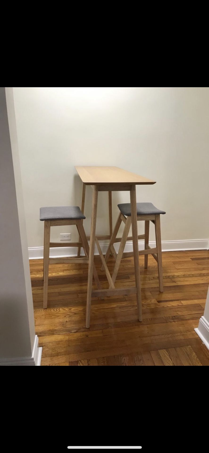 Kitchen dining table with 2 stools