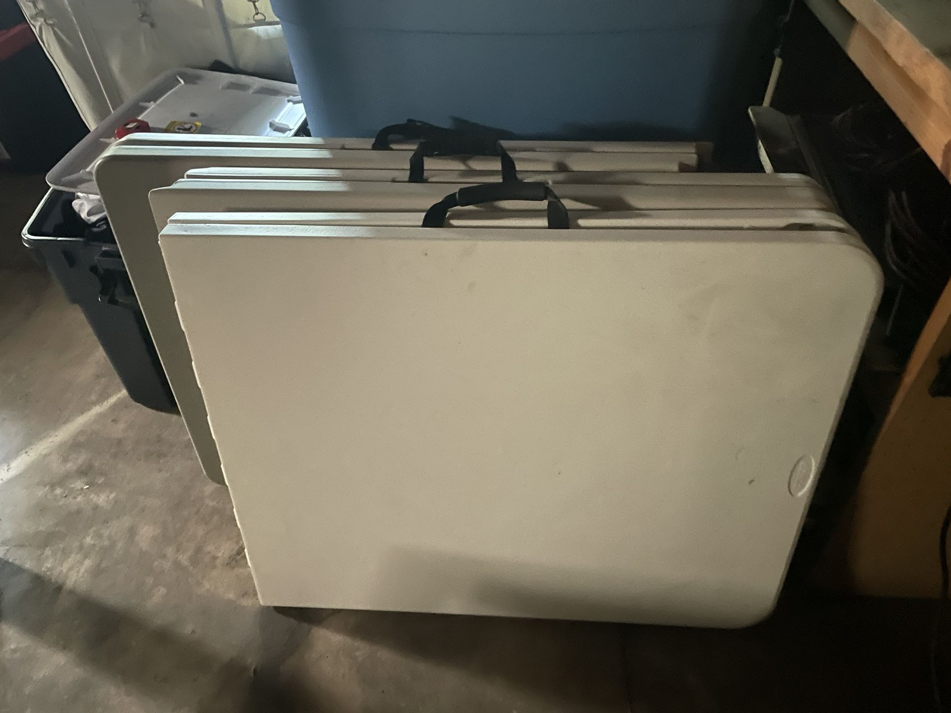 Plastic folding table