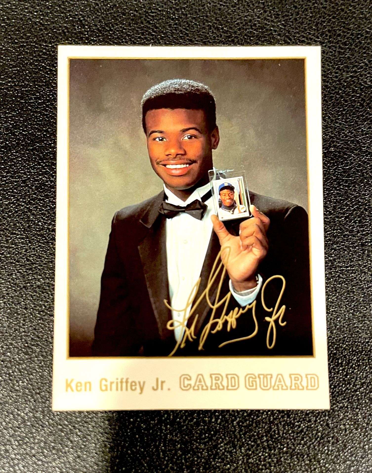 🔥GRIFFEY MINT RARE CARD GUARD AUTO 