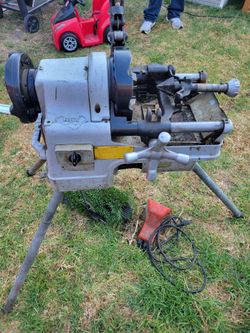 Pipe threader