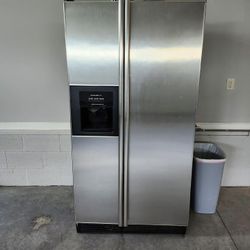 refrigerator 