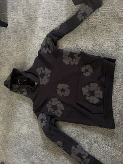 🔥 Denim Tears Hoodie – Black/Gray Floral – Size L – $200 (Steal!) 🔥