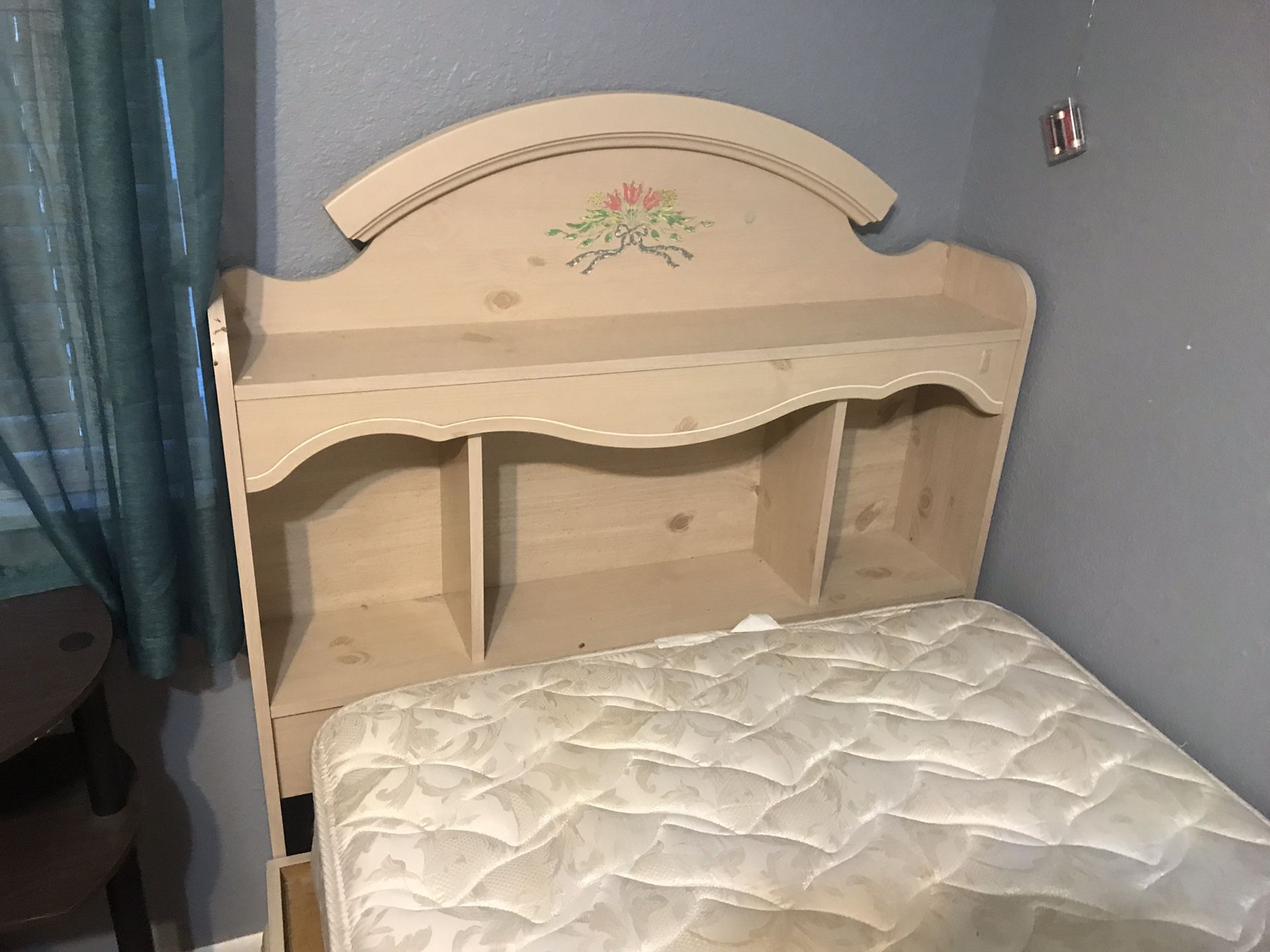 Twin girls bed with storage with mattress