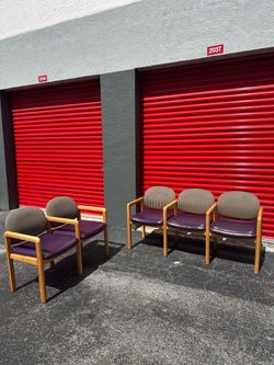 OFFICE CHAIRS / SET OF 5 CHAIRS/ IN GREAT CONDITION/ DELIVERY NEGOTIABLE