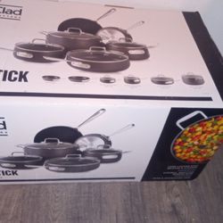 Brand New Pots And Pans Set