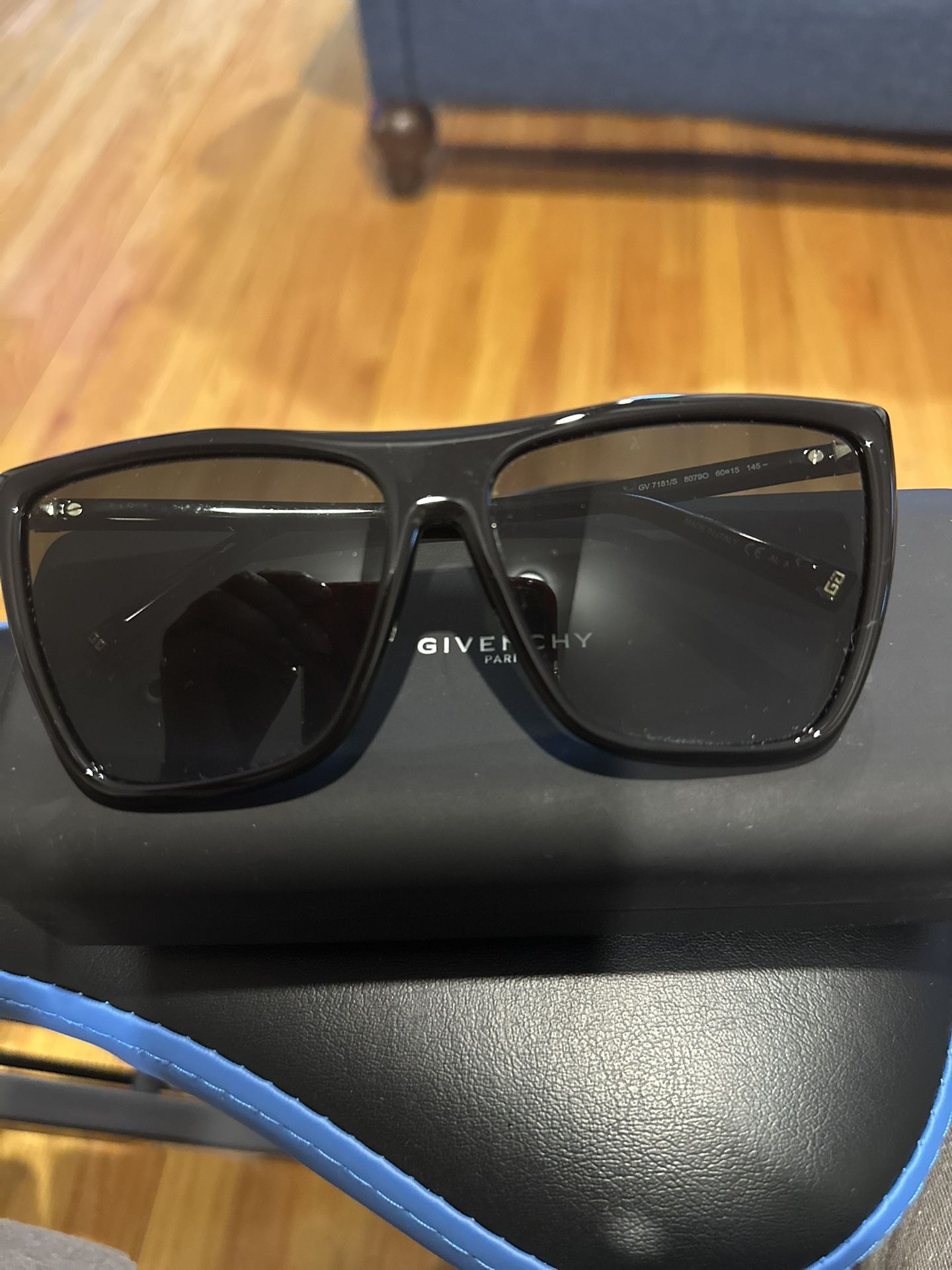 Givenchy sunglasses (unisex)