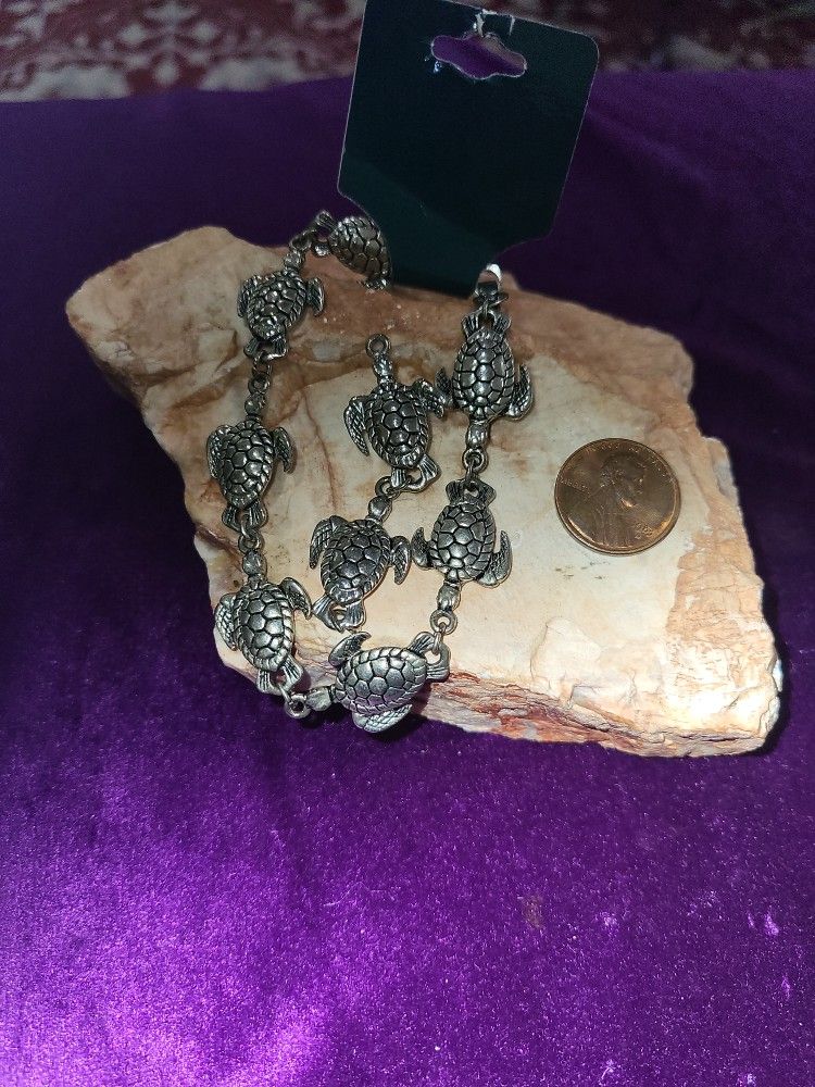 Turtle Bracelet. Silver.