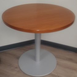  36" Cherry Round Table w/Circular Base