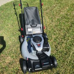 Murray 22" Self-Propelled Lawn Mower w/ Bag – $195