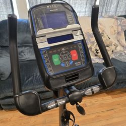 Nautilus U616 Upright Exercise Bike