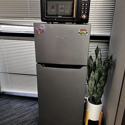 Mini fridge/ Freezer 