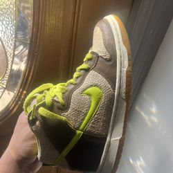 SHREK NIKE DUNKS SZ 6