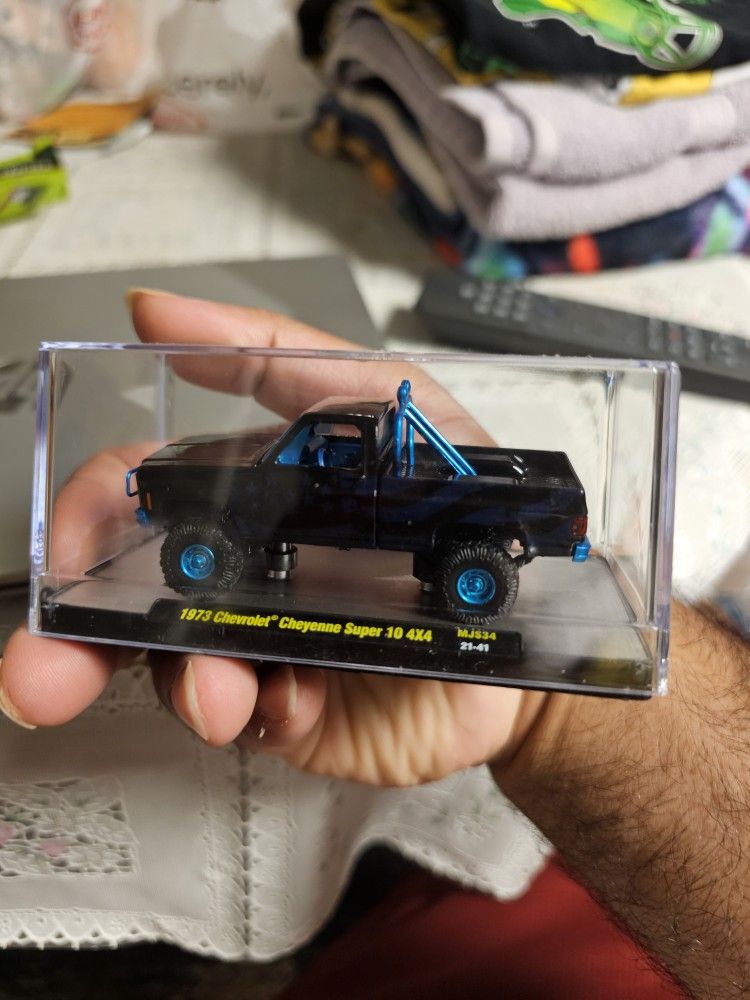M2 CHASE Chevrolet Cheyenne Super 10 4x4