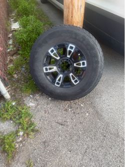6 lug universal with all center caps