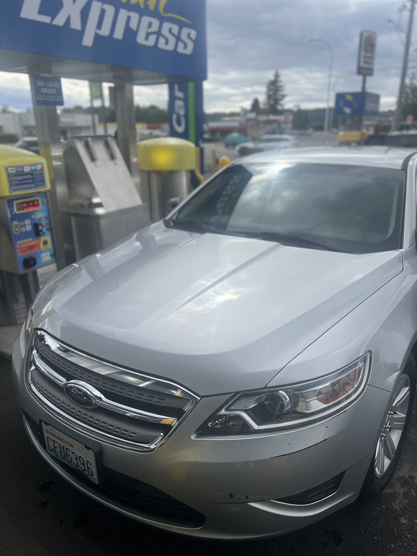 2010 Ford Taurus