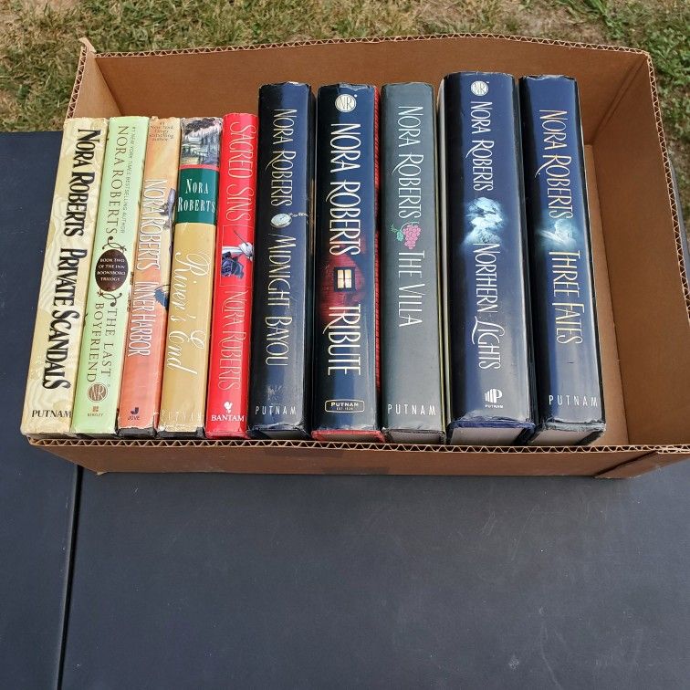 Box of Ten Nora Roberts Books