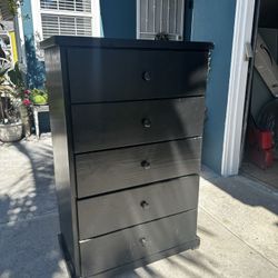 5-drawer dresser 