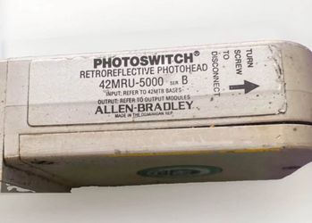 Allen Bradley 42MRU-5000 Series B Photoswitch w/ 42MTB-5004 Terminal Base