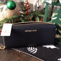 New MICHAEL KORS WALLET WRISTLET