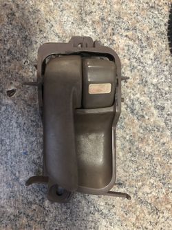 95-99 Toyota Avalon L/F door handle brown, with bezel