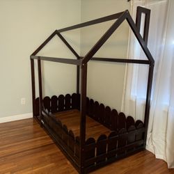 Twin Bed House Style Dark Wood