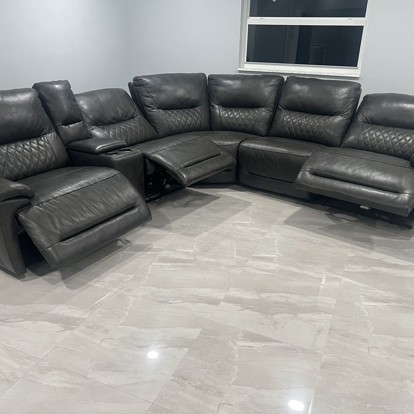 FOR SALE !!!$1,500 Dark Grey Sectional Perfect Condition!Barely Used,kid Free,Smoke Free Home..