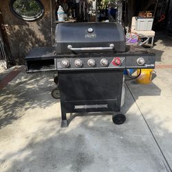 Asador de Gas de cinco quemadores y quemador al lado Asador de Gas de cinco quemadores y quemador al lado