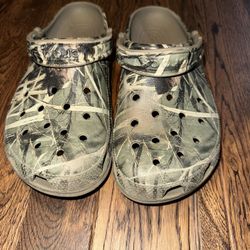 camo crocs