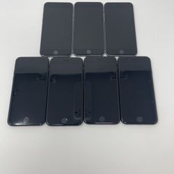 Lot of 7 iPhones 