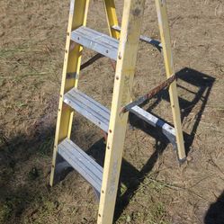 Husky ladder 4 ft # 44