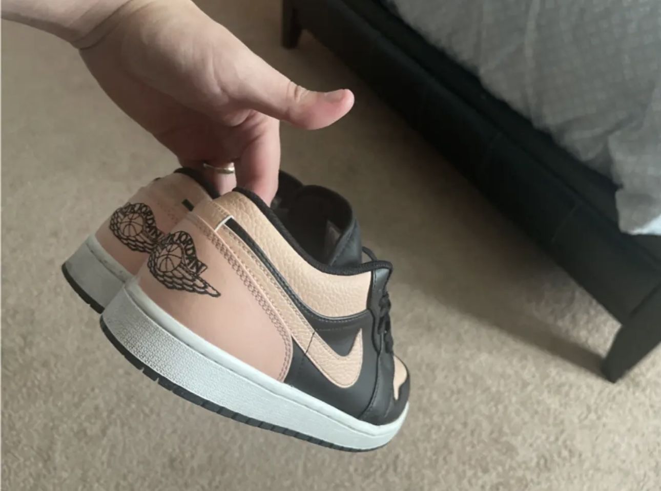 Jordan 1 retro low crimson