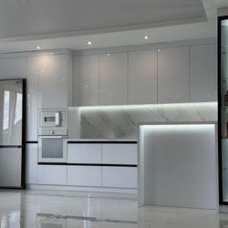 Custom Kitchen Cabinets 