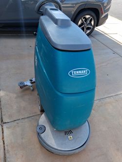 Tennant T3 Floor Scrubber