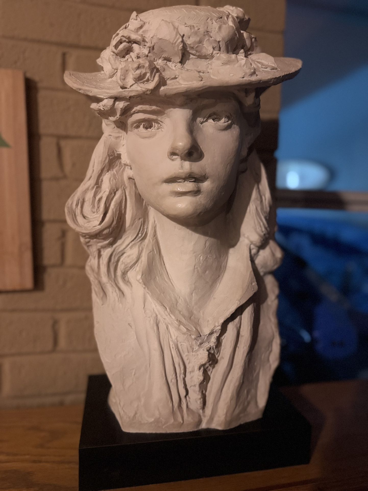 Statue French woman