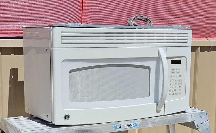 🔆🇺🇸"GE"🔆🇺🇸 White Microwave in Great Condition 
