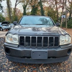 2004 Jeep Laredo 