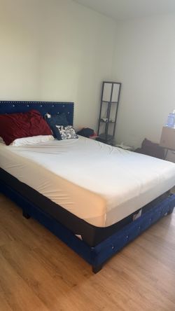 Queen Temperpedic mattres + temperpedic base + bed frame