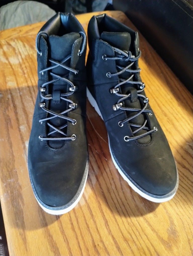 Women's Black Timberland Boots (Size 8)